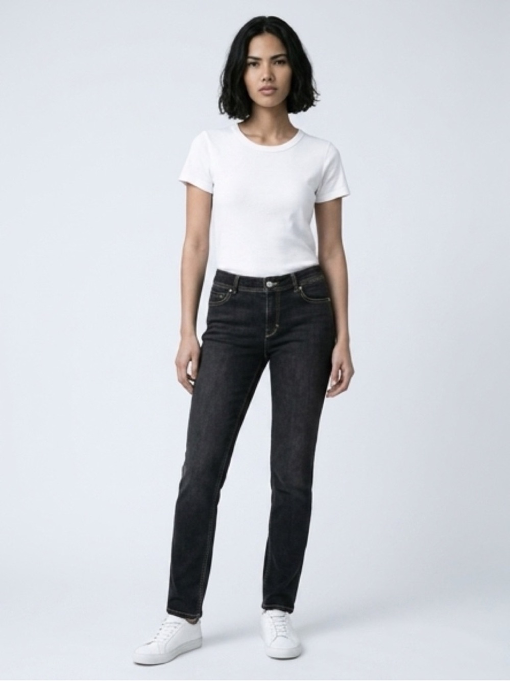 Cropped White House Black Market  8R (33”) black low rise 8.5” Slim Ankle 28”